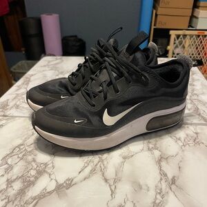 Womens Nike air max athletic shoes size 7.5